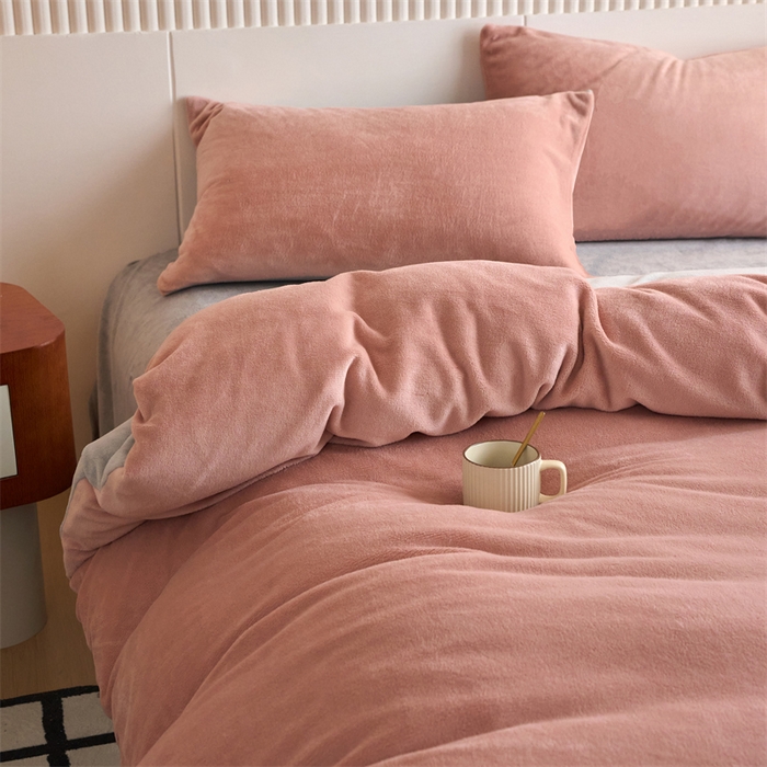 91家纺网 家纺一手货源 找家纺 乐居家纺 2025新款200克重纯色单面绒牛奶绒四件套 星柚粉+绅士灰