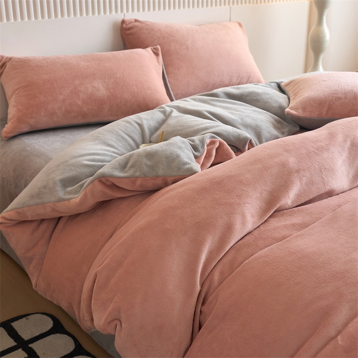 91家纺网 家纺一手货源 找家纺 乐居家纺 2025新款200克重纯色单面绒牛奶绒四件套 星柚粉+绅士灰