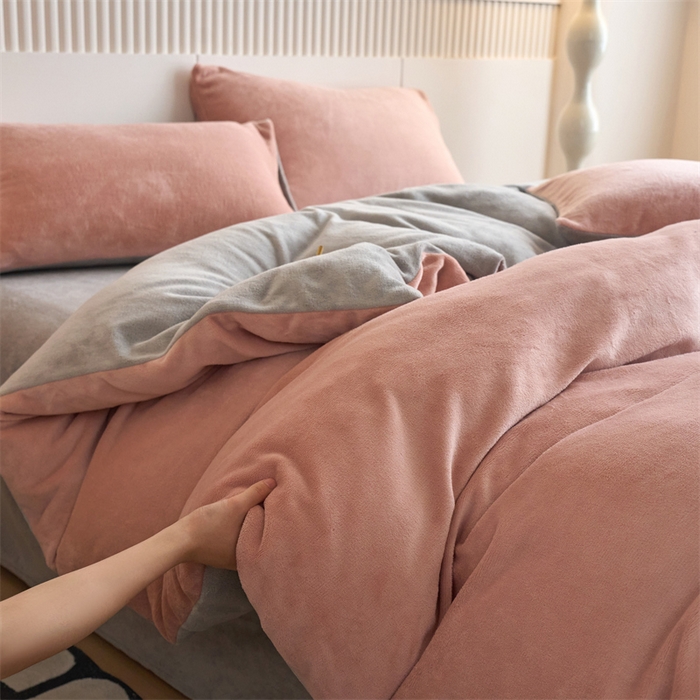 91家纺网 家纺一手货源 找家纺 乐居家纺 2025新款200克重纯色单面绒牛奶绒四件套 星柚粉+绅士灰