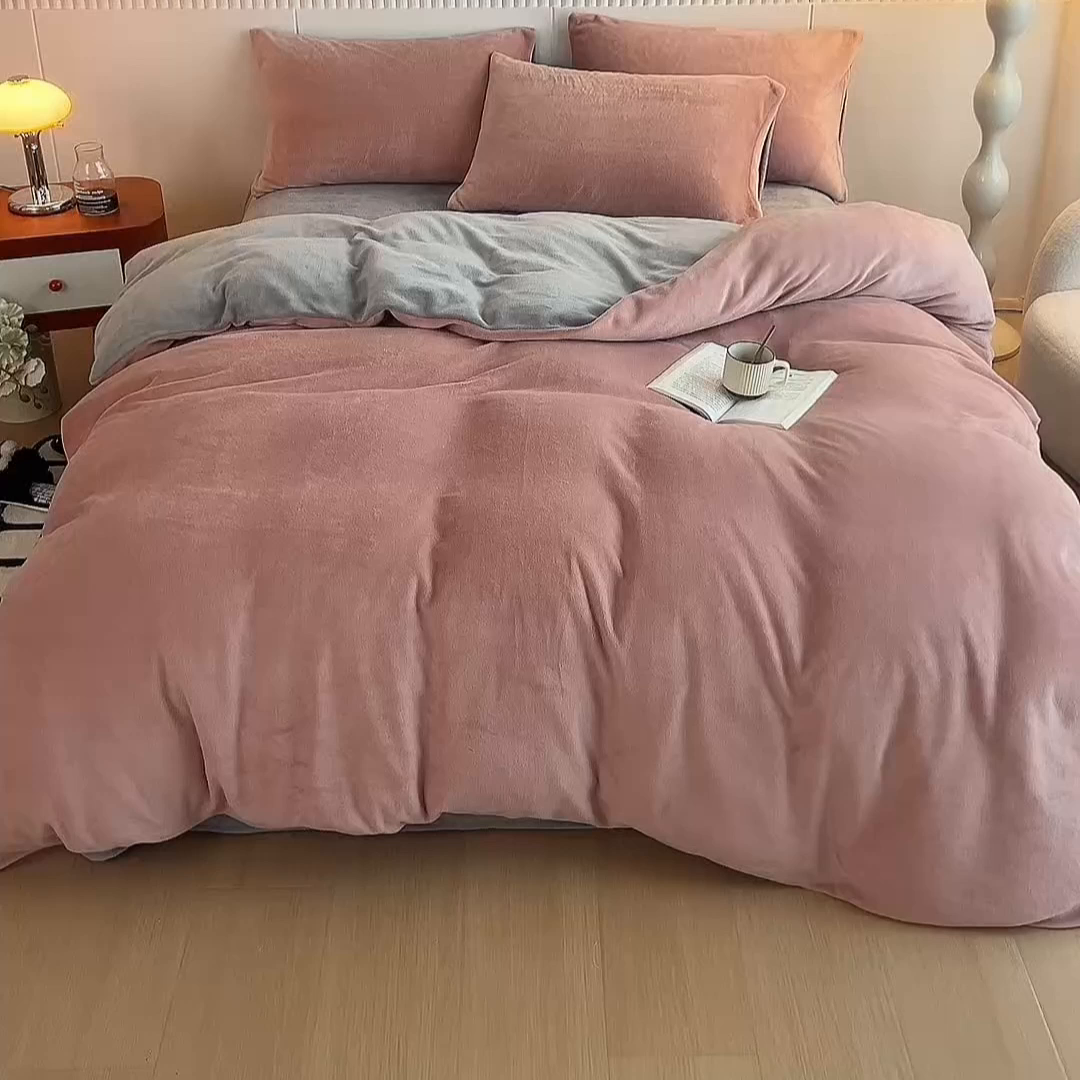 91家纺网 家纺一手货源 找家纺 乐居家纺 2025新款200克重纯色单面绒牛奶绒四件套 星柚粉+绅士灰
