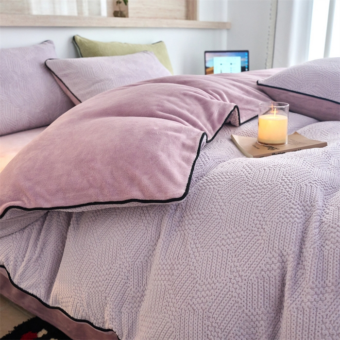 91家纺网 家纺一手货源 找家纺 乐居家纺 2025新款牛奶绒嵌边提花剪花四件套（含买家秀和质检报告） 织梦-紫