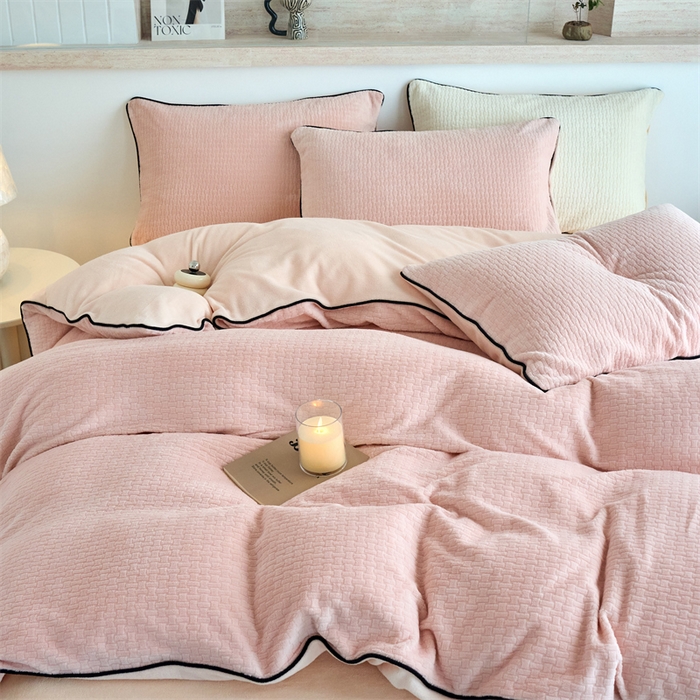 91家纺网 家纺一手货源 找家纺 乐居家纺 2025新款牛奶绒嵌边提花剪花四件套（含买家秀和质检报告） 心链-少女粉