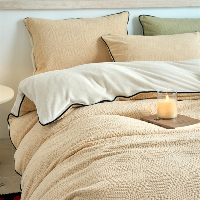 91家纺网 家纺一手货源 找家纺 乐居家纺 2025新款牛奶绒嵌边提花剪花四件套（含买家秀和质检报告） 织梦-米咖