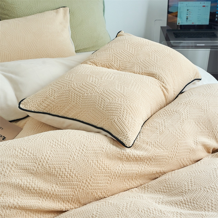 91家纺网 家纺一手货源 找家纺 乐居家纺 2025新款牛奶绒嵌边提花剪花四件套（含买家秀和质检报告） 织梦-米咖