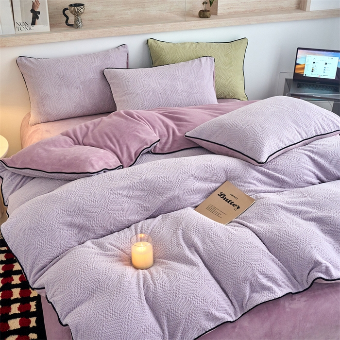 91家纺网 家纺一手货源 找家纺 乐居家纺 2025新款牛奶绒嵌边提花剪花四件套（含买家秀和质检报告） 织梦-紫