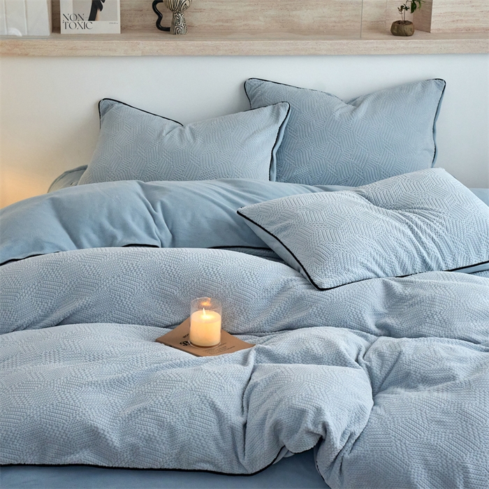 91家纺网 家纺一手货源 找家纺 乐居家纺 2025新款牛奶绒嵌边提花剪花四件套（含买家秀和质检报告） 织梦-蓝