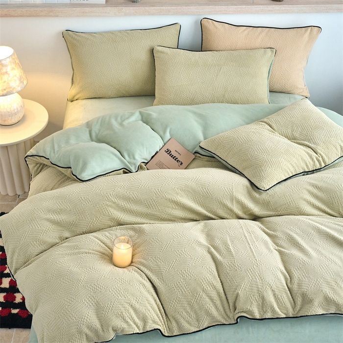 91家纺网 家纺一手货源 找家纺 乐居家纺 2025新款牛奶绒嵌边提花剪花四件套（含买家秀和质检报告） 织梦-绿