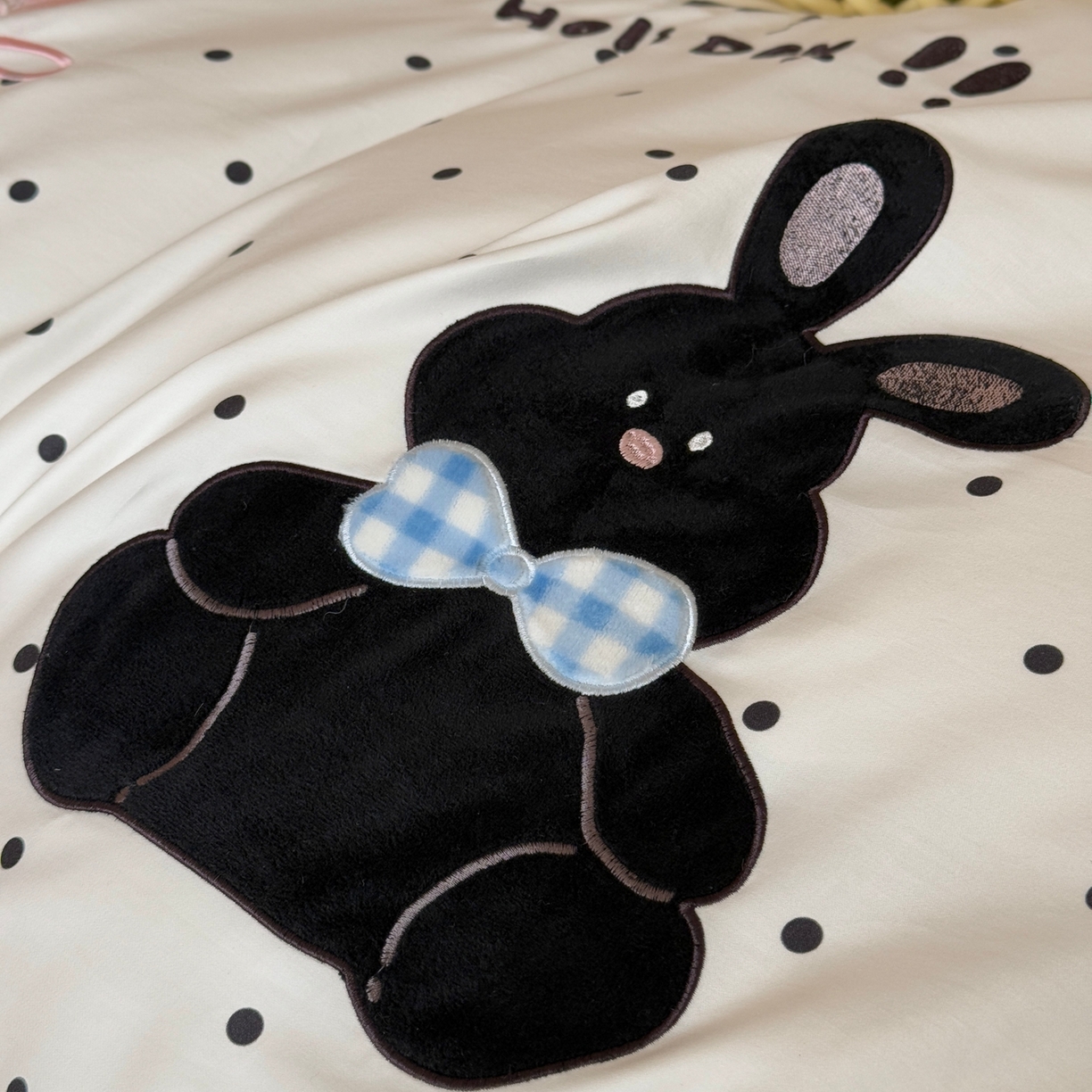 91家纺网 家纺一手货源 找家纺 （总）嗨购家纺 2025新款萌系风格50S全棉贴布刺绣四件套-波点小兔