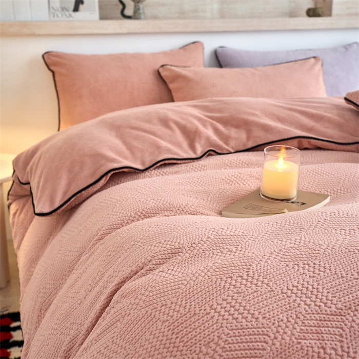 91家纺网 家纺一手货源 找家纺 乐居家纺 2025新款牛奶绒嵌边提花剪花四件套（含买家秀和质检报告） 织梦-暖咖