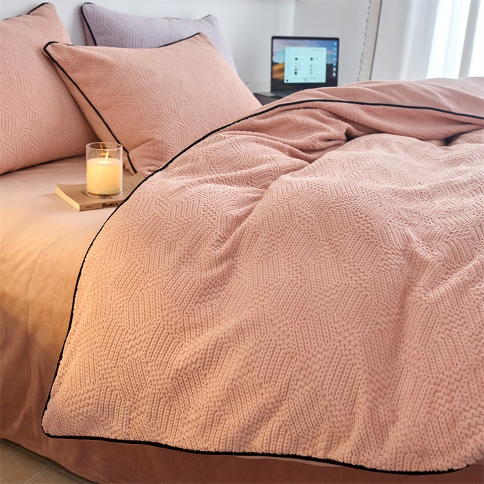 91家纺网 家纺一手货源 找家纺 乐居家纺 2025新款牛奶绒嵌边提花剪花四件套（含买家秀和质检报告） 织梦-暖咖