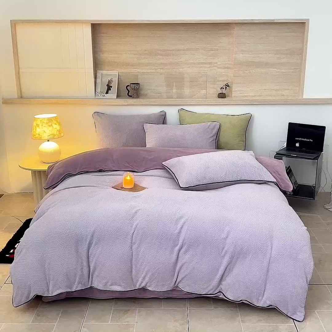 91家纺网 家纺一手货源 找家纺 乐居家纺 2025新款牛奶绒嵌边提花剪花四件套（含买家秀和质检报告） 织梦-紫