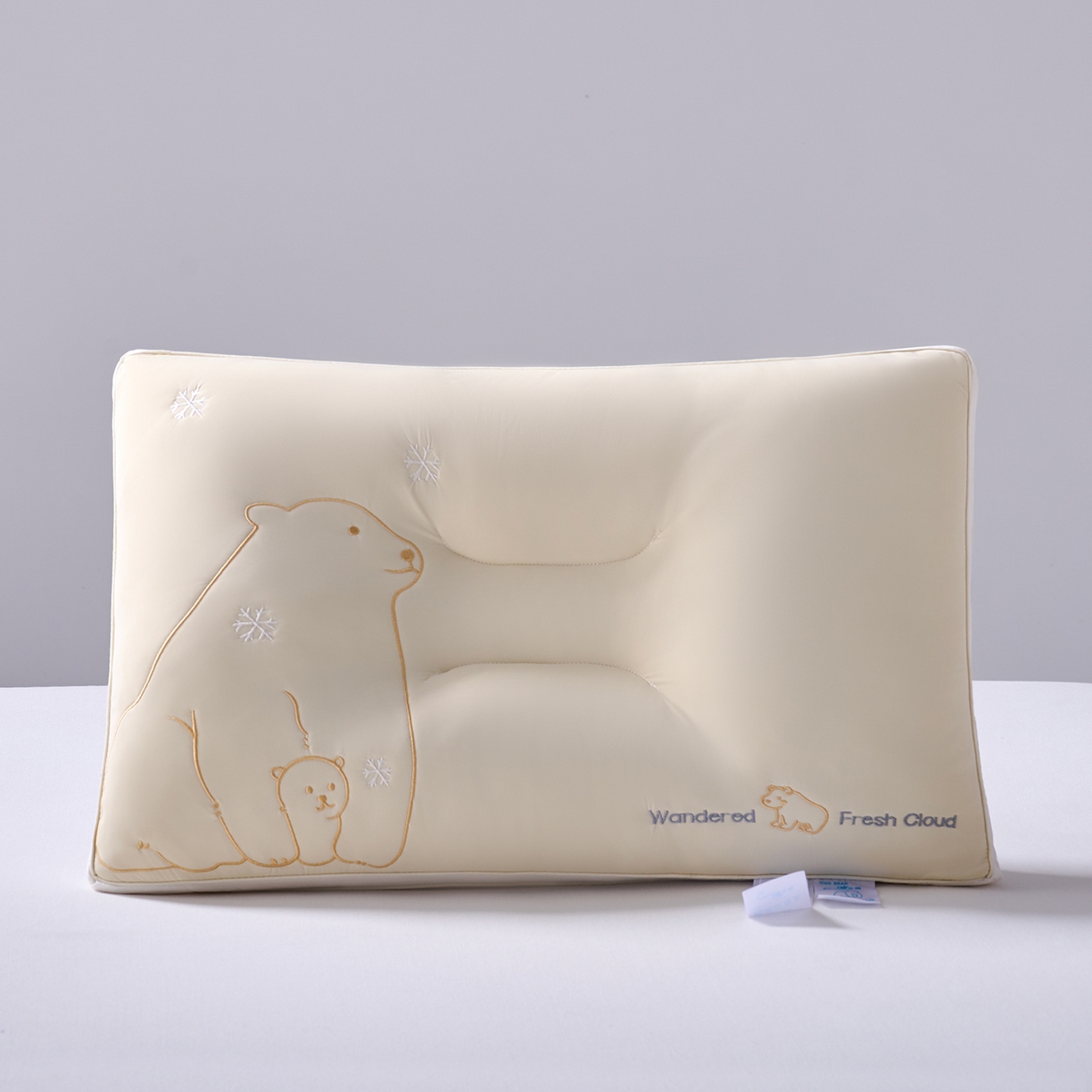 91家纺网 家纺一手货源 找家纺 （总）鼎晟纺 2025新款冰冰熊凉感丝乳胶护颈枕学生枕头成人枕芯