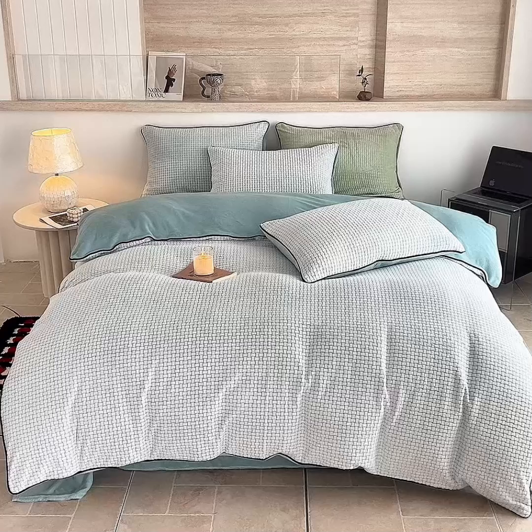 91家纺网 家纺一手货源 找家纺 乐居家纺 2025新款牛奶绒嵌边提花剪花四件套（含买家秀和质检报告） 心链-薄荷绿