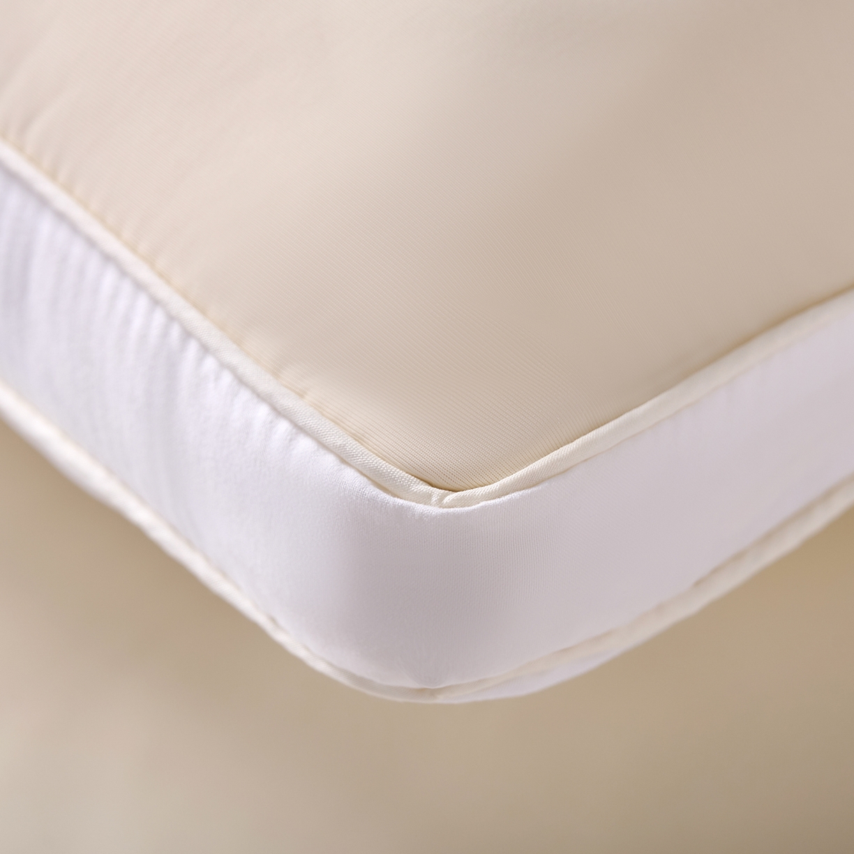 91家纺网 家纺一手货源 找家纺 鼎晟纺 2025新款冰冰熊凉感丝乳胶护颈枕学生枕头成人枕芯 冰冰熊定型枕-奶黄