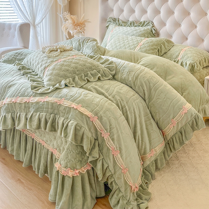 91家纺网 家纺一手货源 找家纺 瑞宝 2025新款牛奶绒花边床盖四件套-蝶舞花语（控价 298起 ） 蝶舞花语-青柠绿