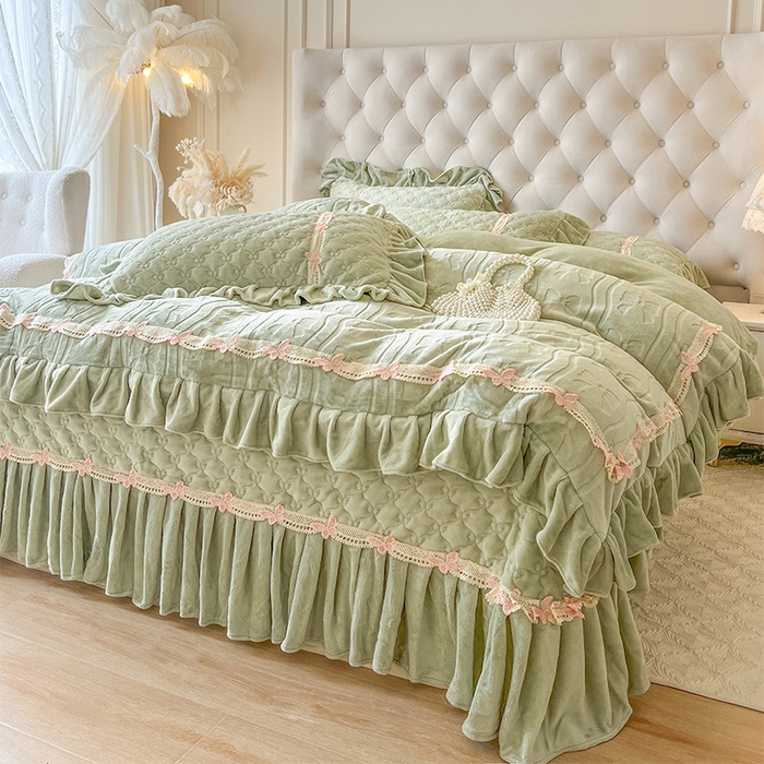 91家纺网 家纺一手货源 找家纺 瑞宝 2025新款牛奶绒花边床盖四件套-蝶舞花语（控价 298起 ） 蝶舞花语-青柠绿