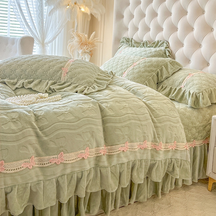 91家纺网 家纺一手货源 找家纺 瑞宝 2025新款牛奶绒花边床盖四件套-蝶舞花语（控价 298起 ） 蝶舞花语-青柠绿