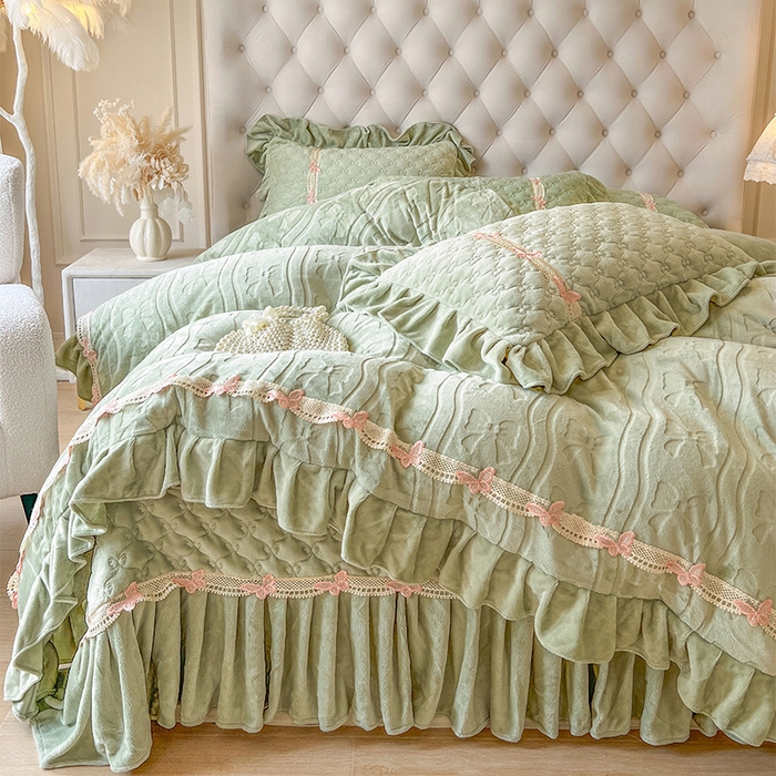 91家纺网 家纺一手货源 找家纺 瑞宝 2025新款牛奶绒花边床盖四件套-蝶舞花语（控价 298起 ） 蝶舞花语-青柠绿