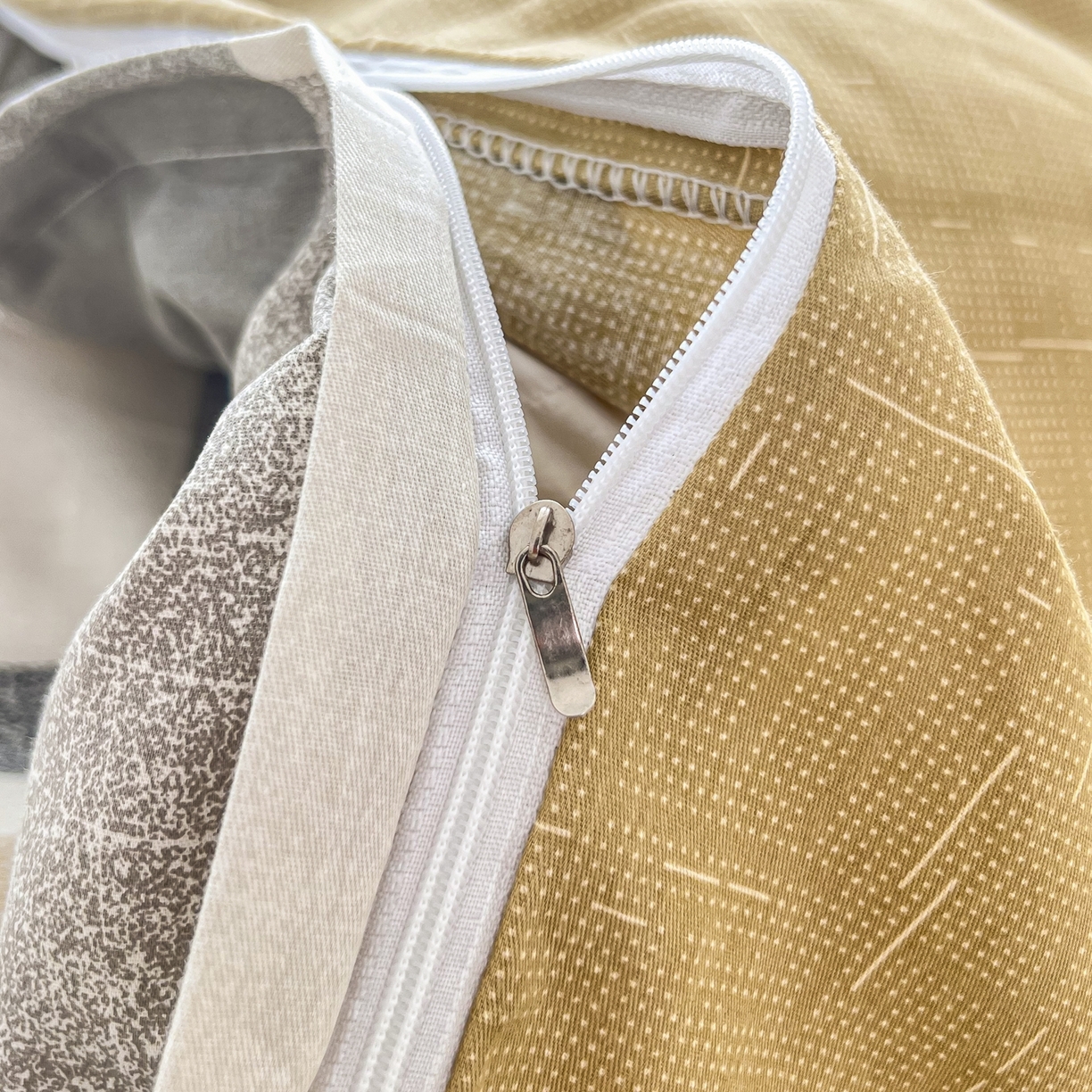 91家纺网 家纺一手货源 找家纺 红馆 2025年全棉12868印花系列四件套 冬日街灯-咖