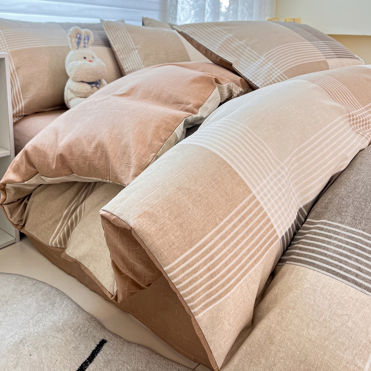 91家纺网 家纺一手货源 找家纺 红馆 2025年全棉12868印花系列四件套 魔方小站-咖