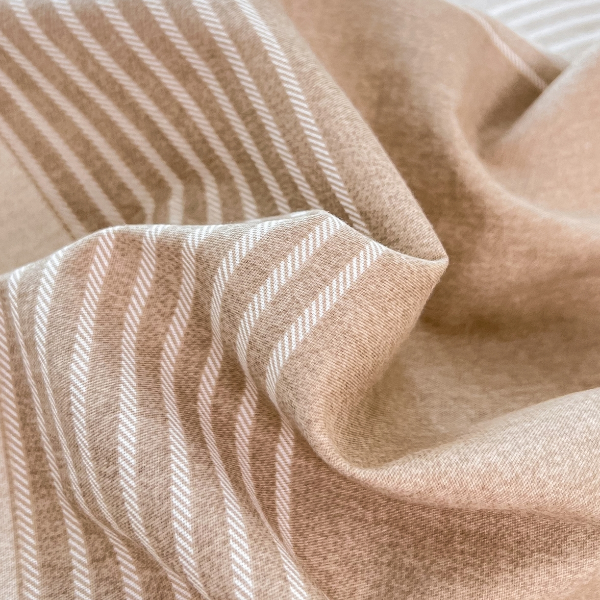 91家纺网 家纺一手货源 找家纺 红馆 2025年全棉12868印花系列四件套 魔方小站-咖