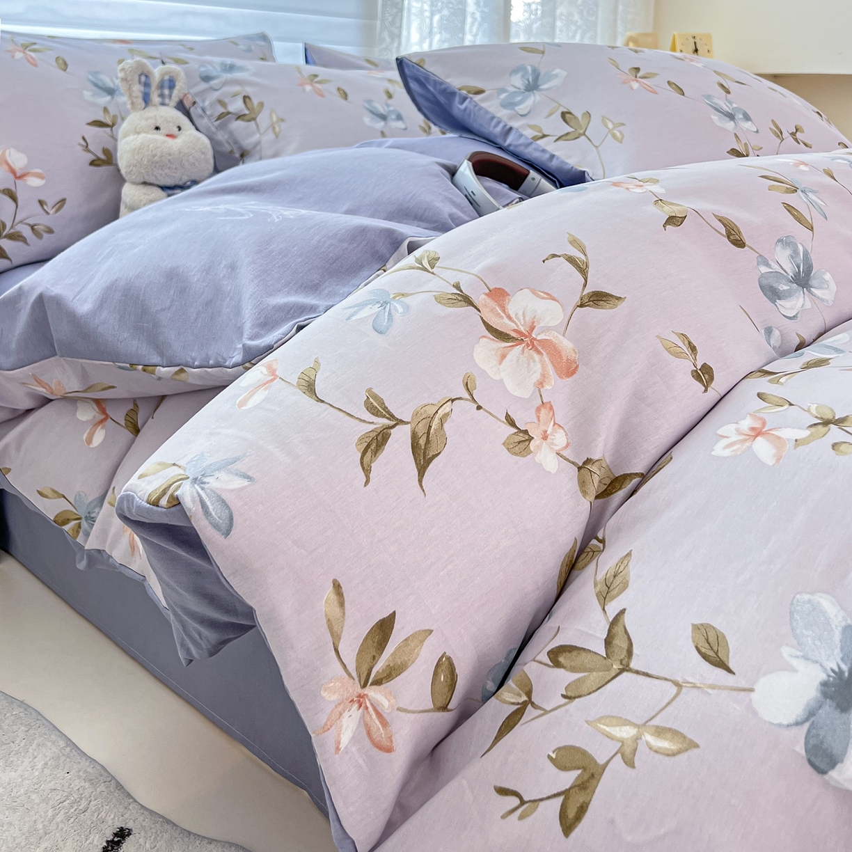 91家纺网 家纺一手货源 找家纺 红馆 2025年全棉12868印花系列四件套 浅素花影