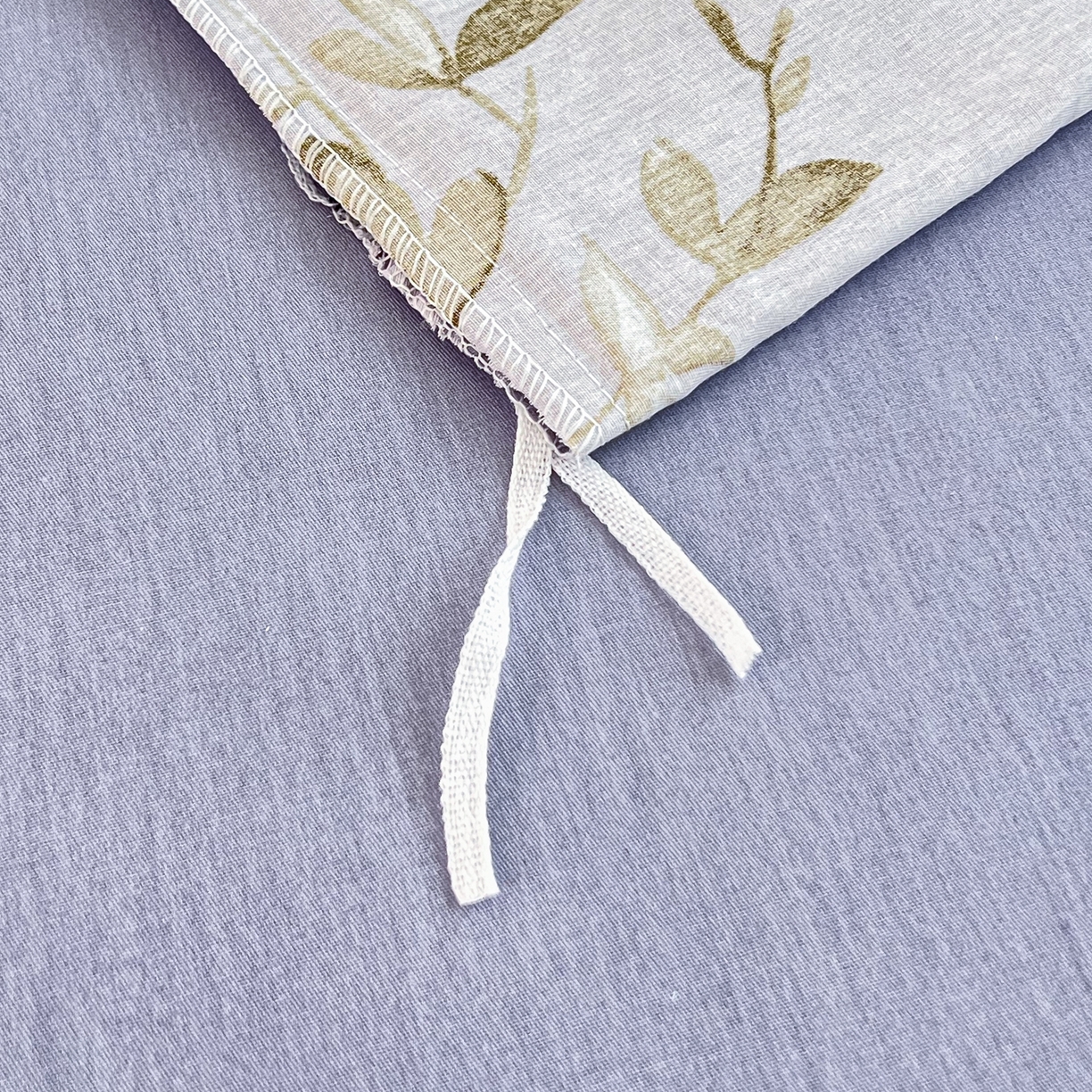 91家纺网 家纺一手货源 找家纺 红馆 2025年全棉12868印花系列四件套 浅素花影