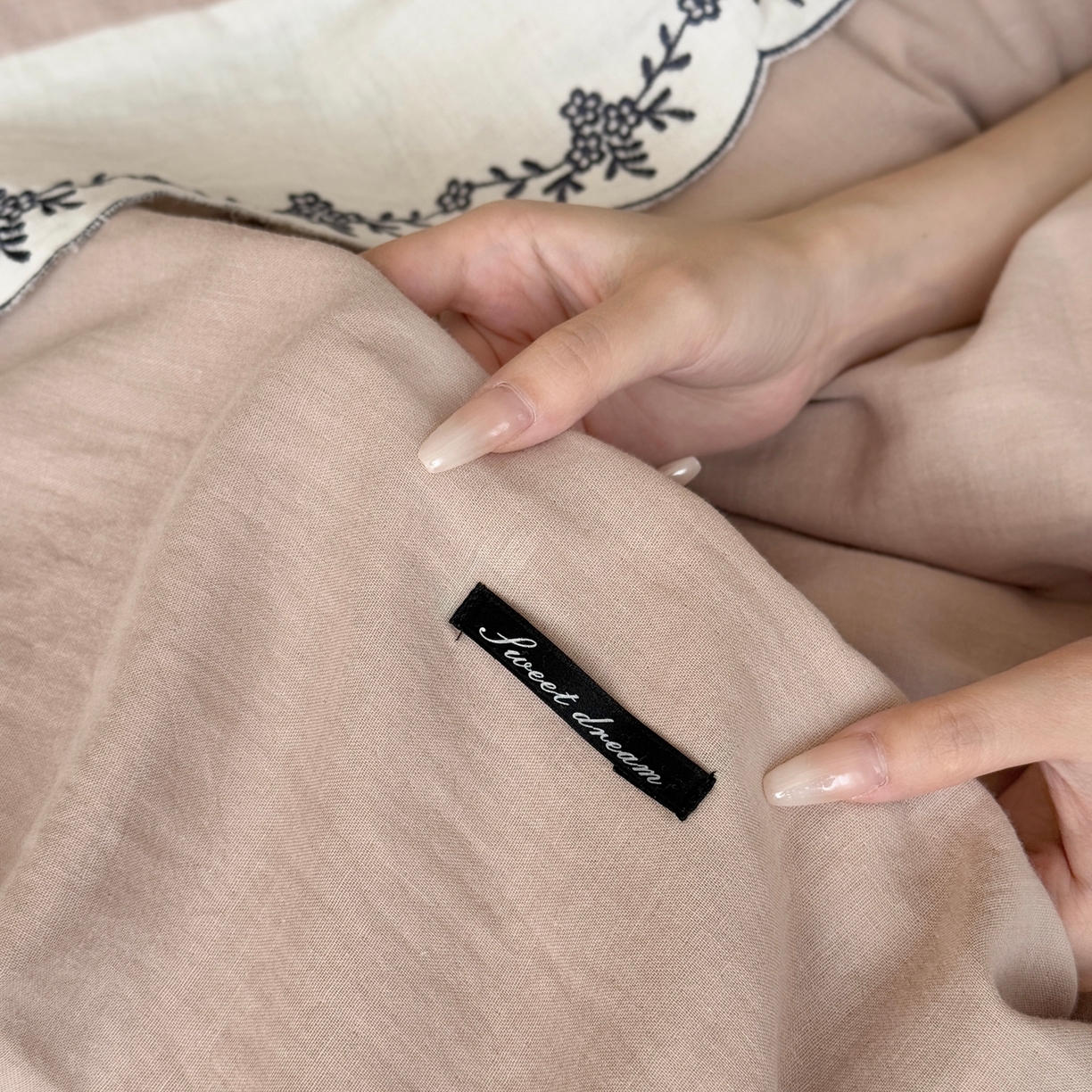 91家纺网 家纺一手货源 找家纺 （总）嗨购家纺 2025新款亲肤舒适双层纱四件套-故里