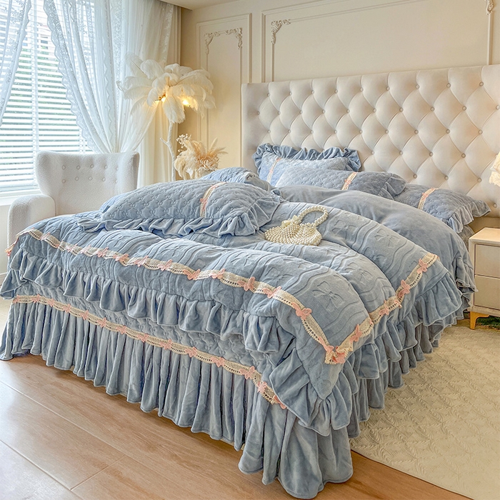 91家纺网 家纺一手货源 找家纺 瑞宝 2025新款牛奶绒花边床盖四件套-蝶舞花语（控价 298起 ） 蝶舞花语-星空蓝