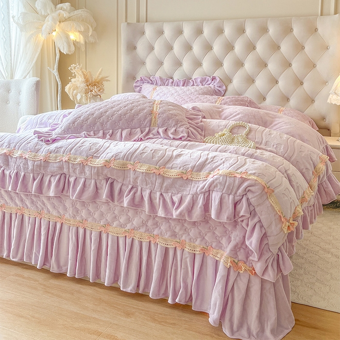 91家纺网 家纺一手货源 找家纺 瑞宝 2025新款牛奶绒花边床盖四件套-蝶舞花语（控价 298起 ） 蝶舞花语-香芋紫