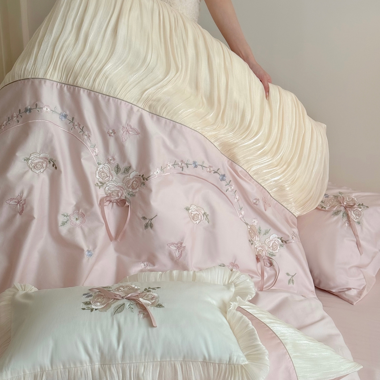 91家纺网 家纺一手货源 找家纺 （总）嗨购家纺 2025新款50S 全棉亲肤四件套-花间捕梦