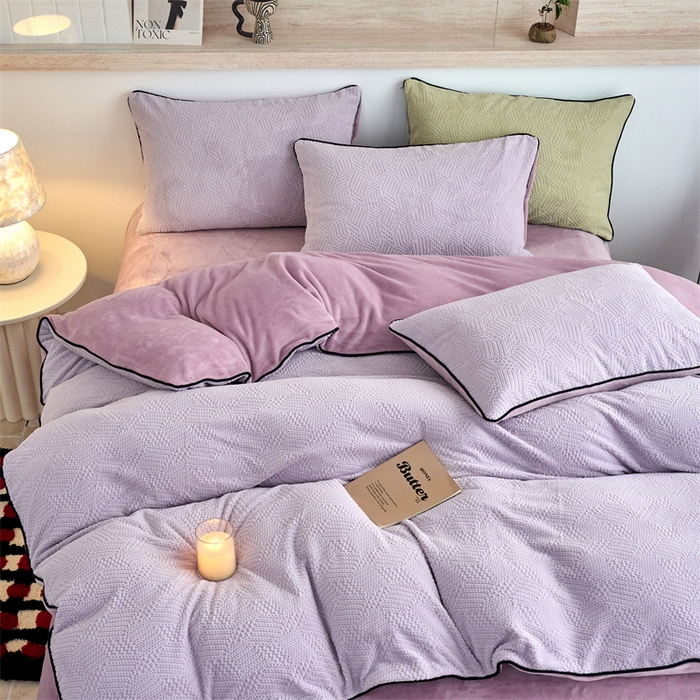 91家纺网 家纺一手货源 找家纺 乐居家纺 2025新款牛奶绒嵌边提花剪花四件套（含买家秀和质检报告） 织梦-紫