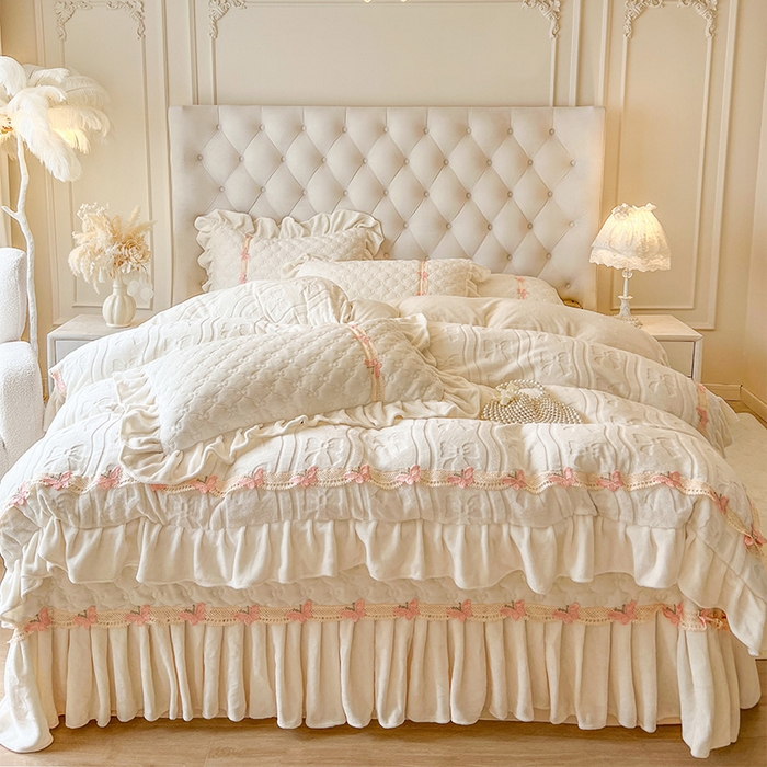 91家纺网 家纺一手货源 找家纺 （总）瑞宝 2025新款牛奶绒花边床盖床盖单件床盖单品单床盖床盖三件套-蝶舞花语