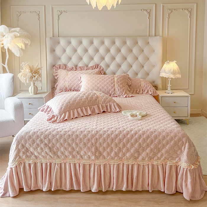 91家纺网 家纺一手货源 找家纺 （总）瑞宝 2025新款牛奶绒花边床盖床盖单件床盖单品单床盖床盖三件套-蝶舞花语