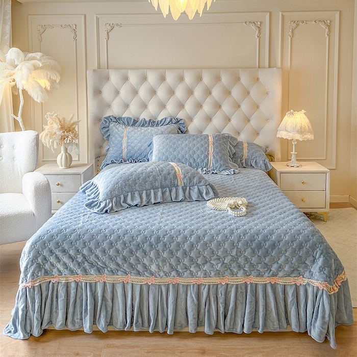 91家纺网 家纺一手货源 找家纺 （总）瑞宝 2025新款牛奶绒花边床盖床盖单件床盖单品单床盖床盖三件套-蝶舞花语