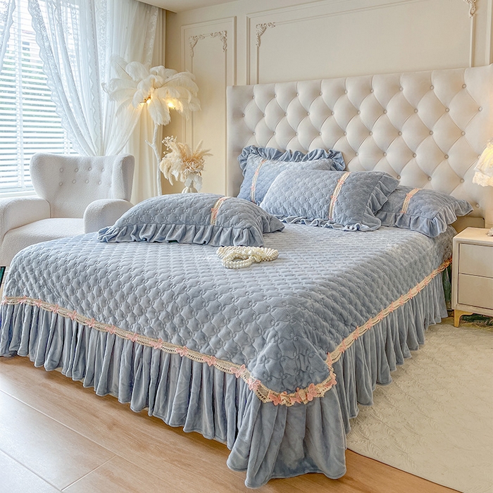 91家纺网 家纺一手货源 找家纺 瑞宝 2025新款牛奶绒花边床盖床盖单件床盖单品单床盖床盖三件套-蝶舞花语 蝶舞花语-星空蓝