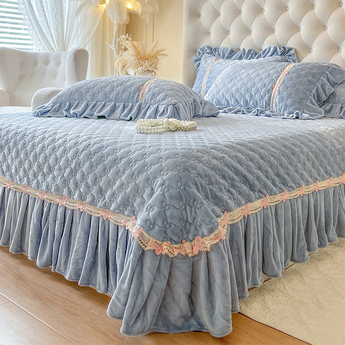 91家纺网 家纺一手货源 找家纺 瑞宝 2025新款牛奶绒花边床盖床盖单件床盖单品单床盖床盖三件套-蝶舞花语 蝶舞花语-星空蓝