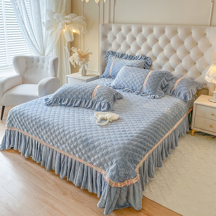 91家纺网 家纺一手货源 找家纺 瑞宝 2025新款牛奶绒花边床盖床盖单件床盖单品单床盖床盖三件套-蝶舞花语 蝶舞花语-星空蓝