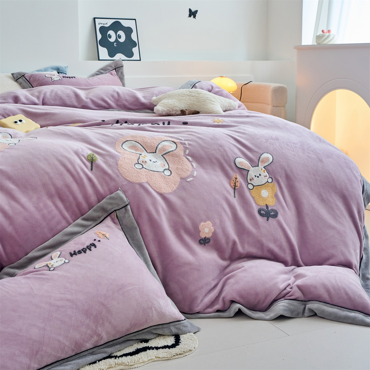 91家纺网 家纺一手货源 找家纺 （总）乐居家纺 2025新款宽包边毛巾绣高克重牛奶绒四件套 实重超8斤