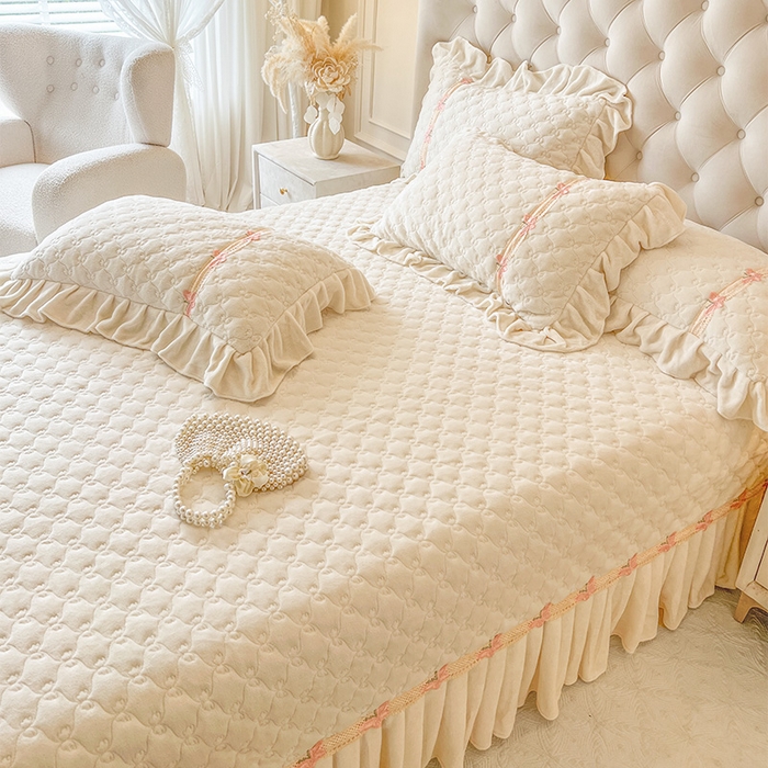 91家纺网 家纺一手货源 找家纺 瑞宝 2025新款牛奶绒花边床盖床盖单件床盖单品单床盖床盖三件套-蝶舞花语 蝶舞花语-奶油米