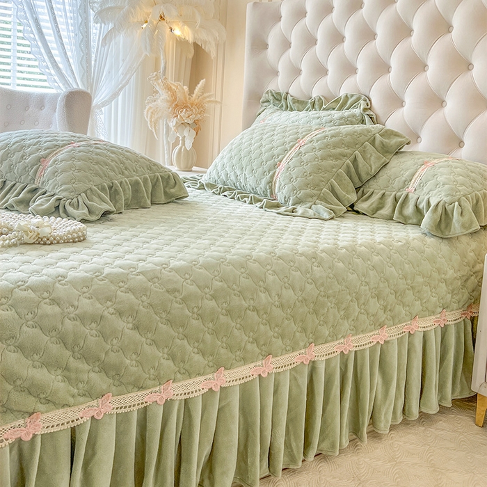 91家纺网 家纺一手货源 找家纺 瑞宝 2025新款牛奶绒花边床盖床盖单件床盖单品单床盖床盖三件套-蝶舞花语 蝶舞花语-青柠绿