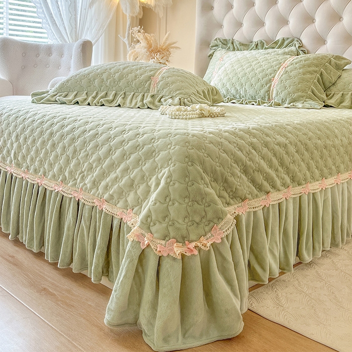 91家纺网 家纺一手货源 找家纺 瑞宝 2025新款牛奶绒花边床盖床盖单件床盖单品单床盖床盖三件套-蝶舞花语 蝶舞花语-青柠绿