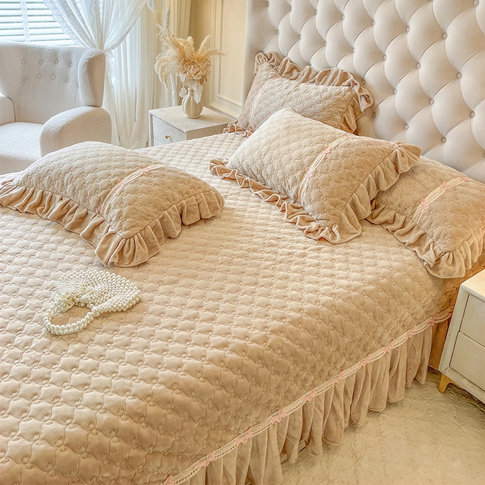 91家纺网 家纺一手货源 找家纺 瑞宝 2025新款牛奶绒花边床盖床盖单件床盖单品单床盖床盖三件套-蝶舞花语 蝶舞花语-奶茶棕