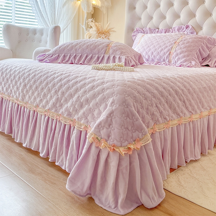 91家纺网 家纺一手货源 找家纺 瑞宝 2025新款牛奶绒花边床盖床盖单件床盖单品单床盖床盖三件套-蝶舞花语 蝶舞花语-香芋紫