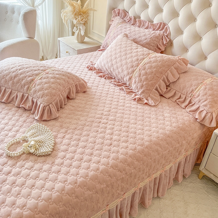 91家纺网 家纺一手货源 找家纺 瑞宝 2025新款牛奶绒花边床盖床盖单件床盖单品单床盖床盖三件套-蝶舞花语 蝶舞花语-蜜粉