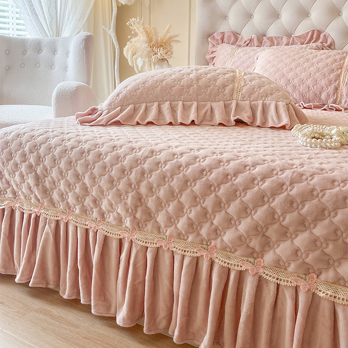 91家纺网 家纺一手货源 找家纺 瑞宝 2025新款牛奶绒花边床盖床盖单件床盖单品单床盖床盖三件套-蝶舞花语 蝶舞花语-蜜粉