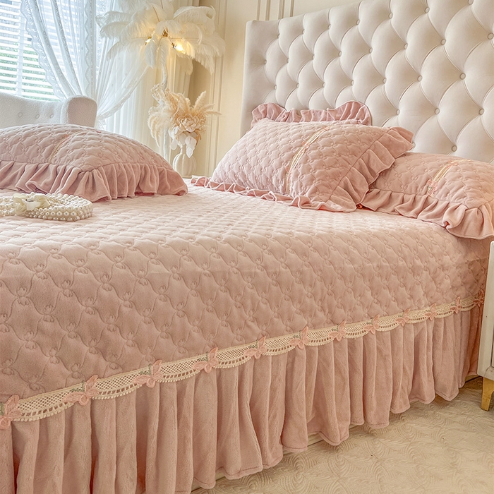 91家纺网 家纺一手货源 找家纺 瑞宝 2025新款牛奶绒花边床盖床盖单件床盖单品单床盖床盖三件套-蝶舞花语 蝶舞花语-蜜粉