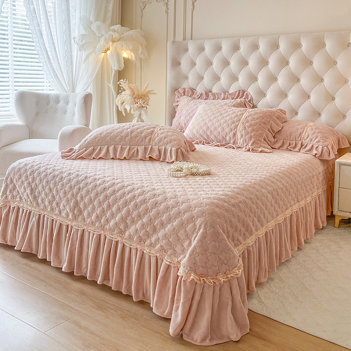 91家纺网 家纺一手货源 找家纺 瑞宝 2025新款牛奶绒花边床盖床盖单件床盖单品单床盖床盖三件套-蝶舞花语 蝶舞花语-蜜粉