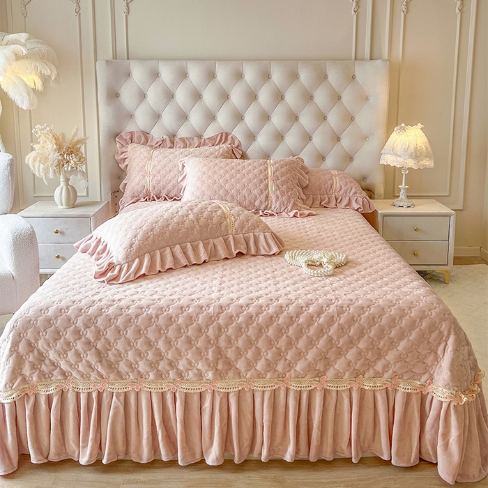 91家纺网 家纺一手货源 找家纺 瑞宝 2025新款牛奶绒花边床盖床盖单件床盖单品单床盖床盖三件套-蝶舞花语 蝶舞花语-蜜粉