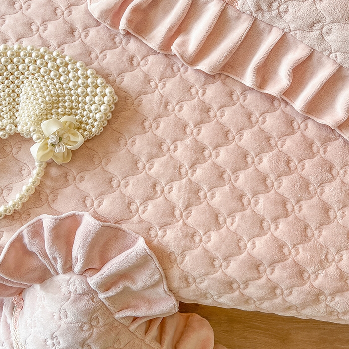 91家纺网 家纺一手货源 找家纺 瑞宝 2025新款牛奶绒花边床盖床盖单件床盖单品单床盖床盖三件套-蝶舞花语 蝶舞花语-蜜粉